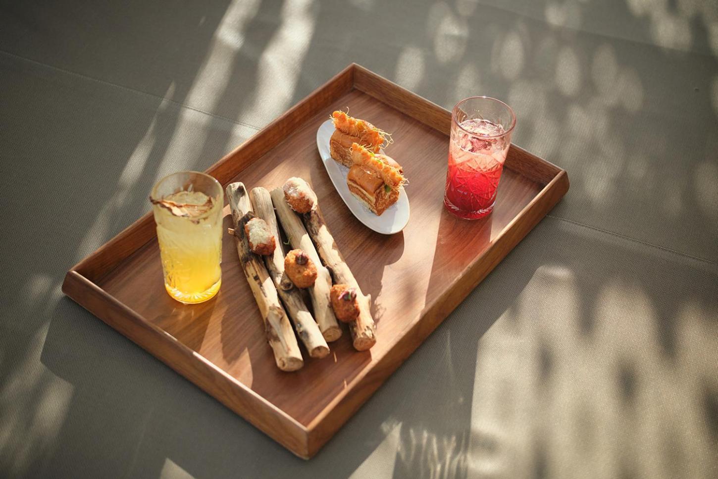 엘 요렌크 파르크 데 라 마르 호텔 팔마데마요르카 외부 사진 A wooden tray